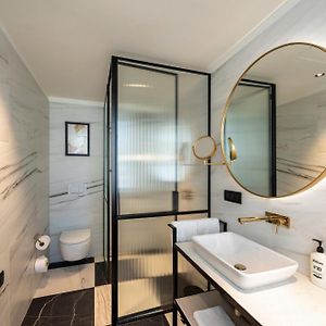 Premium Queen Room